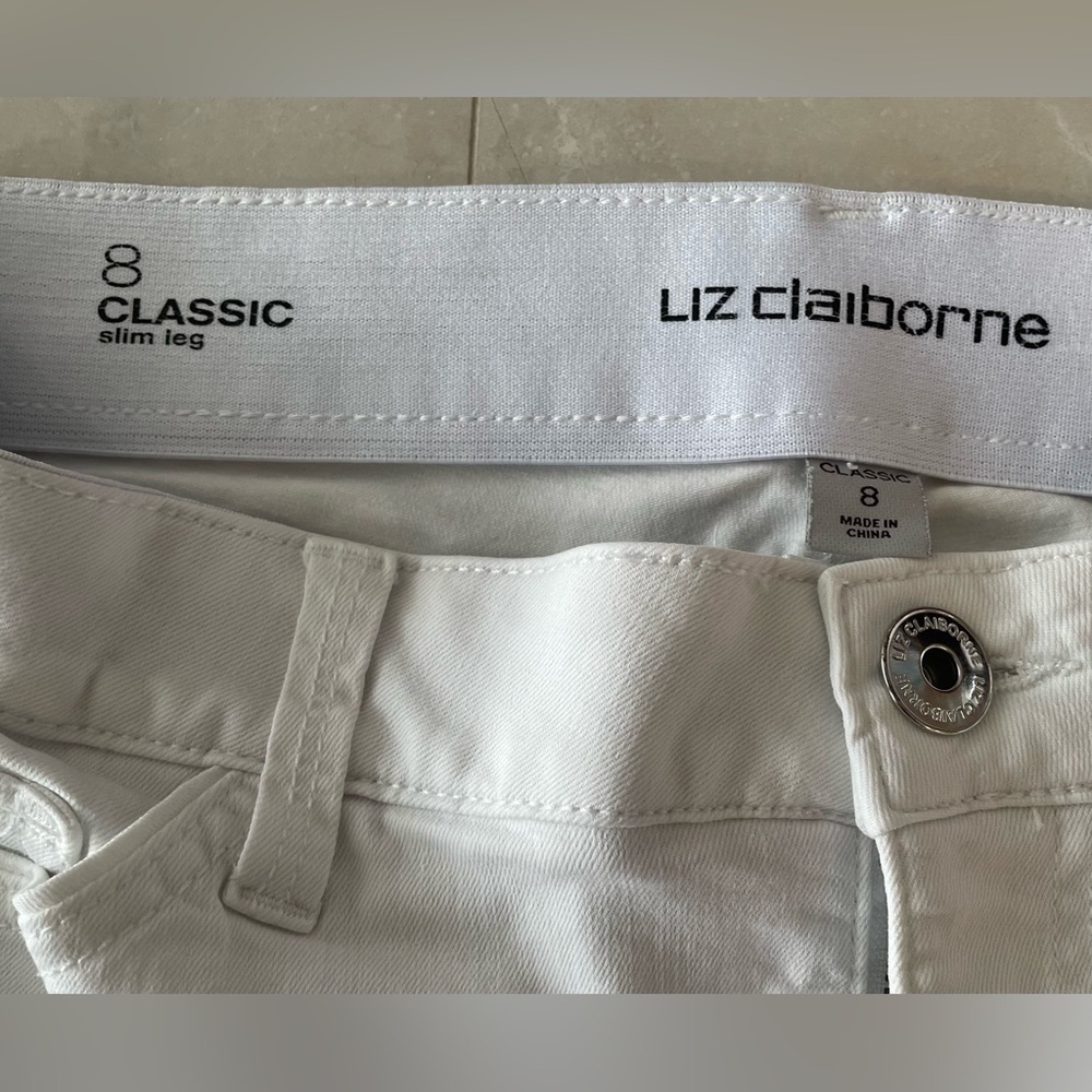 Liz Claiborne Women Jean Size 8 White Classic Fit Straight Leg Mid Rise Flatters - Picture 2 of 4